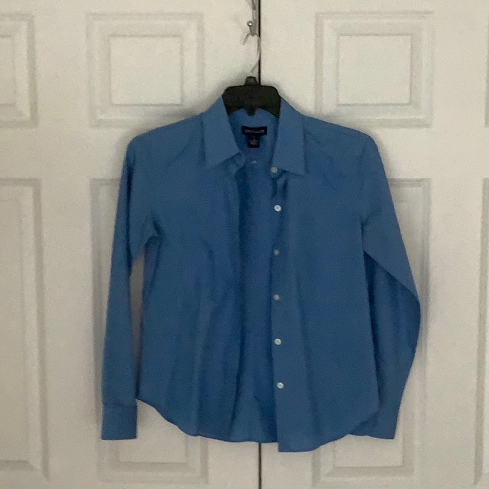Ann Taylor cotton shirt in periwinkle blue. New without tags.